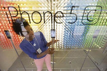 Apple zbog loše prodaje smanjuje proizvodnju iPhonea 5C? Apple zbog loše prodaje smanjuje proizvodnju iPhonea 5C?