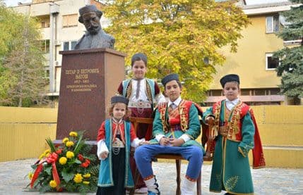 Lovćenac: Fotografisanje u crnogorskoj narodnoj nošnji Lovćenac: Fotografisanje u crnogorskoj narodnoj nošnji
