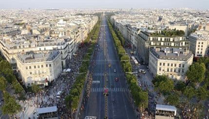 "Jelisejska polja - preskupa, vulgarna avenija bez stila " "Jelisejska polja - preskupa, vulgarna avenija bez stila "