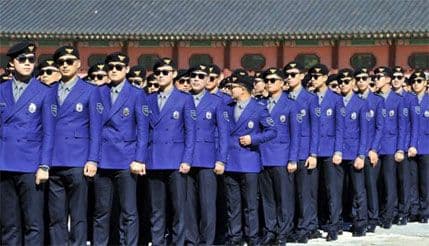 Policija u Seulu u “gangnam” stajlu Policija u Seulu u “gangnam” stajlu