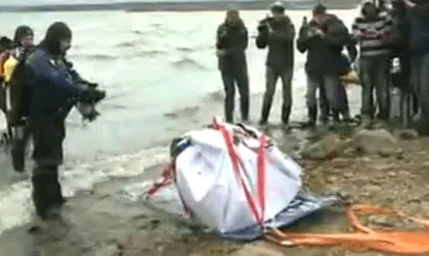 VIDEO: Iz ruskog jezera izvučen najveći ikada pronađen fragment meteorita VIDEO: Iz ruskog jezera izvučen najveći ikada pronađen fragment meteorita