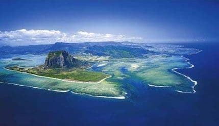 Jedistven prirodni fenomen: Podvodni vodopad na Mauriciusu Jedistven prirodni fenomen: Podvodni vodopad na Mauriciusu