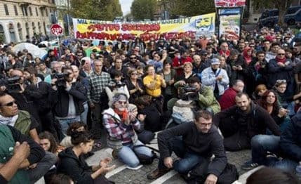 Rim: Demostranti ostaju na trgu do utorka Rim: Demostranti ostaju na trgu do utorka