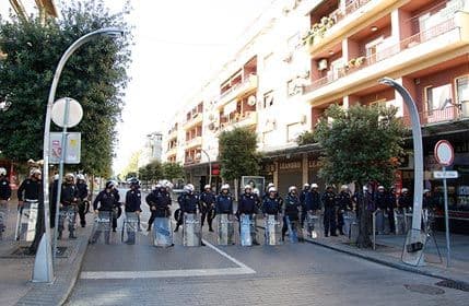 UP: Povrijeđeno 20 policajaca, privedeno 60 osoba UP: Povrijeđeno 20 policajaca, privedeno 60 osoba