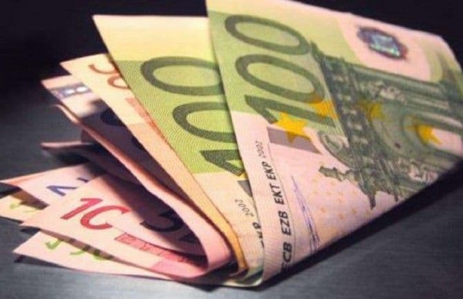 Prosječna plata 475 eura Prosječna plata 475 eura