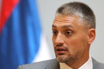 Jovanović: Srbija ima dva i po političara, ostalo su bolidi Jovanović: Srbija ima dva i po političara, ostalo su bolidi