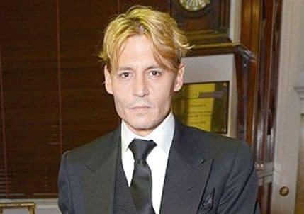 Iznenadio zvanice plavom kosom Iznenadio zvanice plavom kosom