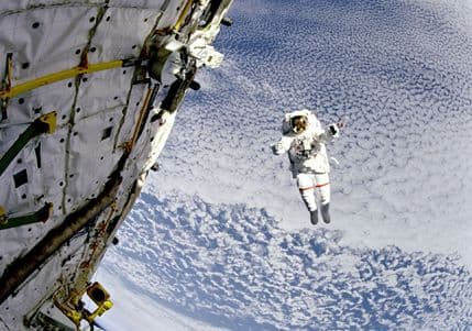 Kako je provesti godinu plutajući u svemiru? Kako je provesti godinu plutajući u svemiru?