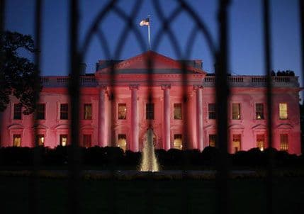 Cijeli svijet u kampanji protiv raka dojke Cijeli svijet u kampanji protiv raka dojke