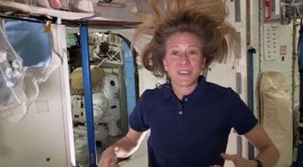 VIDEO: U bestežinskom stanju se kreće uz pomoć - jedne dlake! VIDEO: U bestežinskom stanju se kreće uz pomoć - jedne dlake!