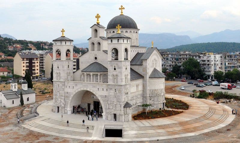 Podgorica: Više hiljada građana u litiji Podgorica: Više hiljada građana u litiji