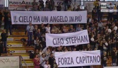 Navijači Peruđe odali počast preminulom sinu Gorana Vujevića  Navijači Peruđe odali počast preminulom sinu Gorana Vujevića