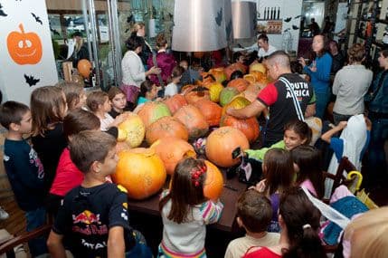 Takmičenje u rezbarenju bundeva u četvrtak u Porto Montenegru Takmičenje u rezbarenju bundeva u četvrtak u Porto Montenegru