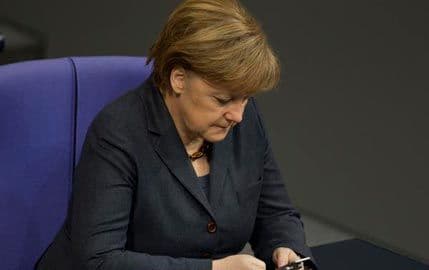 SAD obustavile program prisluškivanja Angele Merkel SAD obustavile program prisluškivanja Angele Merkel