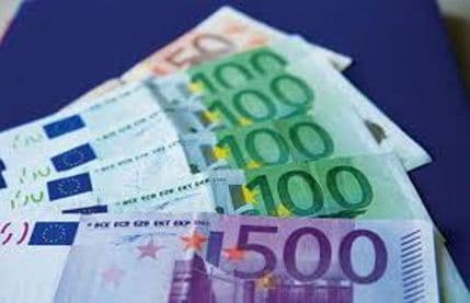 Maloljetnica osumnjičena za krađu 6.610 eura Maloljetnica osumnjičena za krađu 6.610 eura