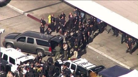 LA: Najmanje jedna žrtva u pucnjavi na aerodromu (VIDEO) LA: Najmanje jedna žrtva u pucnjavi na aerodromu (VIDEO)