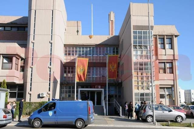 Oslobođeni policajci okrivljeni da su omogućili prebijanje Aleksandra Pejanovića 2008. Oslobođeni policajci okrivljeni da su omogućili prebijanje Aleksandra Pejanovića 2008.