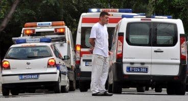 Tuča navijača Partizana i Zvezde, više osoba povrijeđeno Tuča navijača Partizana i Zvezde, više osoba povrijeđeno