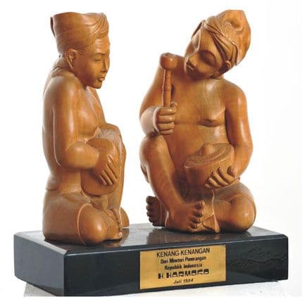 "Primijenjena umjetnost Azije" u Spomen kući vojvode Gavra Vukovića "Primijenjena umjetnost Azije" u Spomen kući vojvode Gavra Vukovića