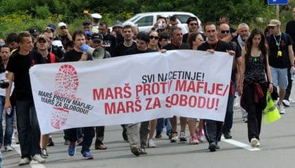 Učesnici "Marša protiv mafije": Sudeći Milačiću sudite svima nama Učesnici "Marša protiv mafije": Sudeći Milačiću sudite svima nama