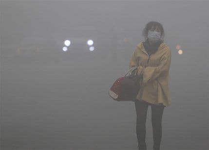 Kina zbog smoga zatvara škole i skraćuje radno vrijeme Kina zbog smoga zatvara škole i skraćuje radno vrijeme