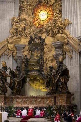 Vatikan prvi put izlaže posmrtne ostatke Svetog Petra Vatikan prvi put izlaže posmrtne ostatke Svetog Petra