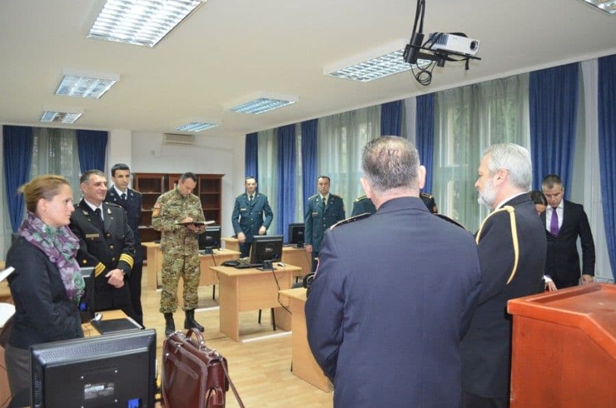 Grčka vojska donirala opremu za učionicu Grčka vojska donirala opremu za učionicu