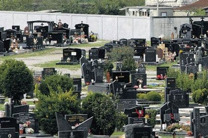 „Pogrebne usluge“ ne prodaju više grobnice na rate „Pogrebne usluge“ ne prodaju više grobnice na rate