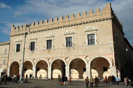 Dvoje ljudi poginulo u nevremenu u Italiji Dvoje ljudi poginulo u nevremenu u Italiji