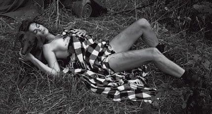 Sindii Kraford u toplesu pokazala svoju neprolaznu ljepotu Sindii Kraford u toplesu pokazala svoju neprolaznu ljepotu