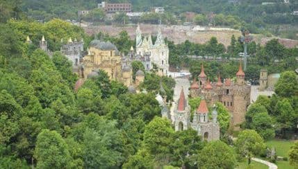 Kineski milioner sagradio šest dvoraca kao iz bajki Kineski milioner sagradio šest dvoraca kao iz bajki