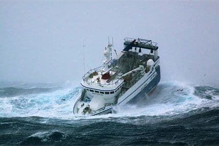 Nevrijeme i požar na danskom teretnom brodu zarobili 32 člana posade Nevrijeme i požar na danskom teretnom brodu zarobili 32 člana posade