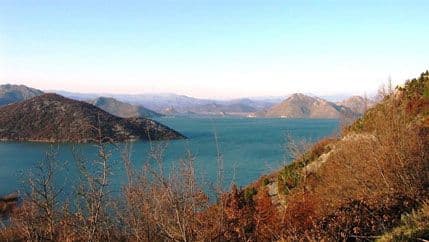 Voz zastao kod Vranjine zbog paljenja izolatora Voz zastao kod Vranjine zbog paljenja izolatora