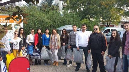 Savjet mladih DPS-a prikupio polovnu garderobu za Barane Savjet mladih DPS-a prikupio polovnu garderobu za Barane