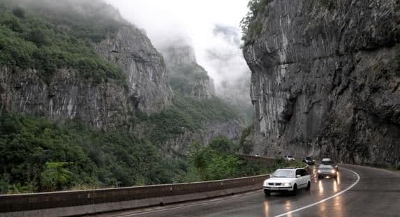 Mladić stradao u udesu u Platijama, djevojka teško povrijeđena Mladić stradao u udesu u Platijama, djevojka teško povrijeđena