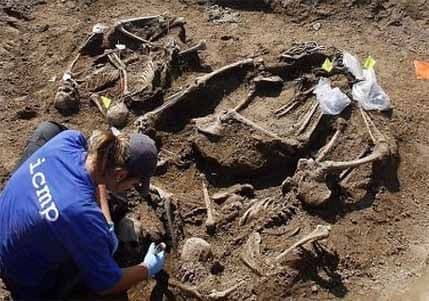 BiH: U Rogatici na deponiji smeća pronađena masovna grobnica BiH: U Rogatici na deponiji smeća pronađena masovna grobnica