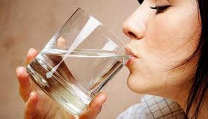 Kako djeluje čaša hladne vode nakon masnog obroka Kako djeluje čaša hladne vode nakon masnog obroka