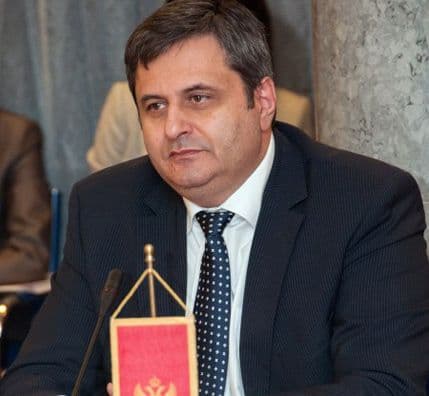 RADUNOVIĆ SDP-u: Izađite iz vlasti da idemo na izbore RADUNOVIĆ SDP-u: Izađite iz vlasti da idemo na izbore