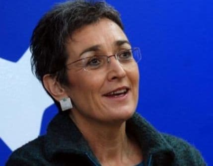 Ulrike Lunaček podržala inicijativu za veće učešće žena u crnogorskom Parlamentu Ulrike Lunaček podržala inicijativu za veće učešće žena u crnogorskom Parlamentu