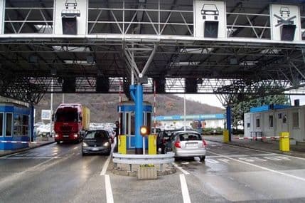 Na granici Hrvatske i Srbije otkriveno 5 miliona eura u kamionu Na granici Hrvatske i Srbije otkriveno 5 miliona eura u kamionu