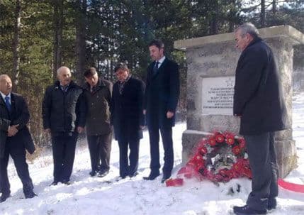 Cetinjani položili vijence na spomenik Marku Savovu Martinoviću Cetinjani položili vijence na spomenik Marku Savovu Martinoviću