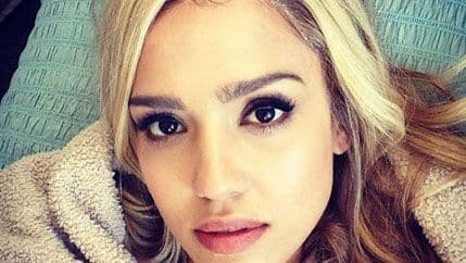 Džesika Alba postala plavuša na jedan dan Džesika Alba postala plavuša na jedan dan