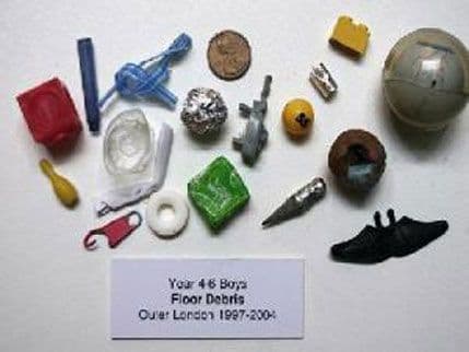 Engleska: Učitelj izložio predmete oduzete od učenika Engleska: Učitelj izložio predmete oduzete od učenika