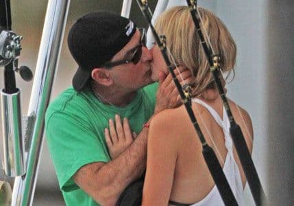 Čarli Šin ponovo izlazi sa porno glumicom Čarli Šin ponovo izlazi sa porno glumicom