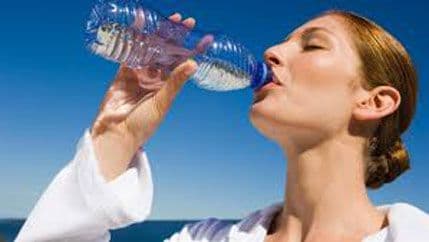 Hemikalije iz plastičnih čaša i boca uzrokuju glavobolju Hemikalije iz plastičnih čaša i boca uzrokuju glavobolju