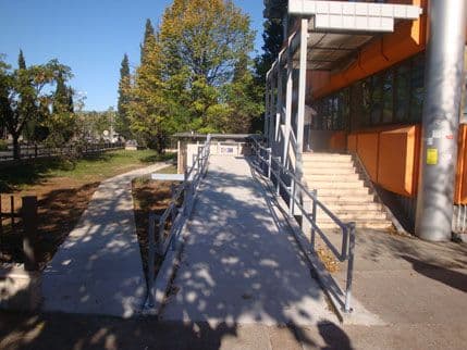 FZO postavio pristupne rampe za osobe sa invaliditetom FZO postavio pristupne rampe za osobe sa invaliditetom