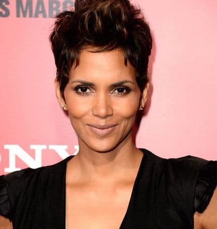 Hali Beri koproducent serije "Hanibal" Hali Beri koproducent serije "Hanibal"