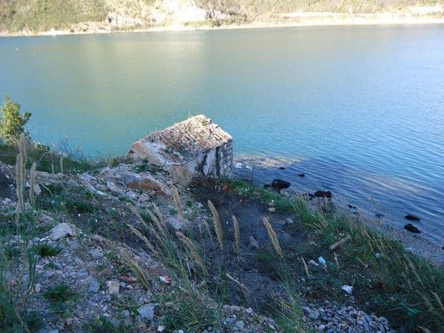 Vandalizam: Prosute fekalije blizu crkve u Verigama Vandalizam: Prosute fekalije blizu crkve u Verigama