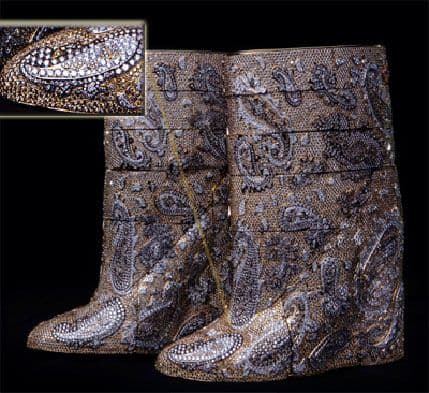 Dijamantske čizme od 2,4 miliona eura predstavljene u Hong Kongu Dijamantske čizme od 2,4 miliona eura predstavljene u Hong Kongu