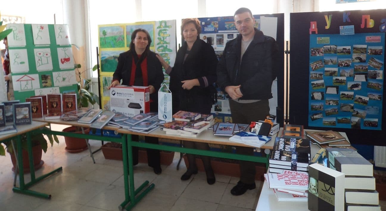 Donacija Hypo banke Osnovnoj školi „Božidar Vuković-Podgoričanin“ Donacija Hypo banke Osnovnoj školi „Božidar Vuković-Podgoričanin“